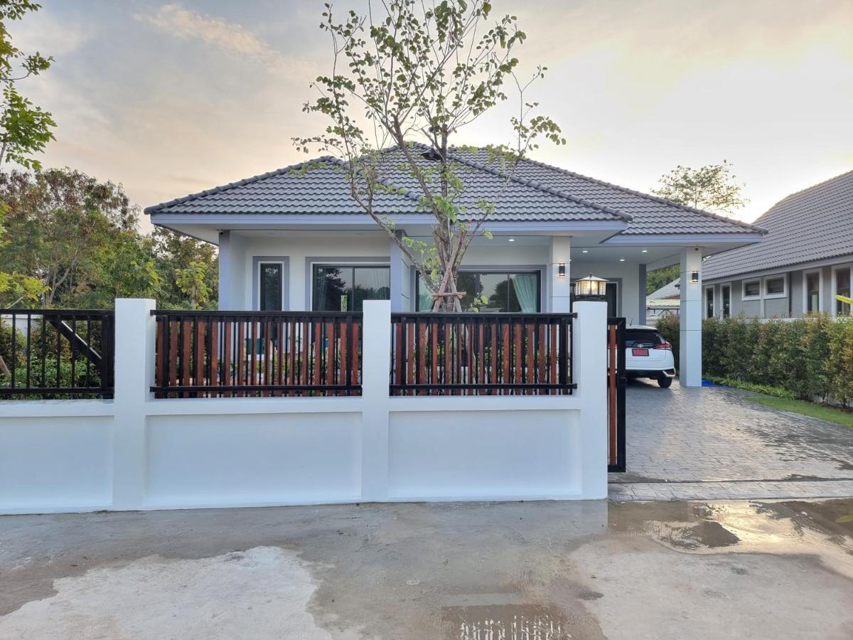Baan Dalah Buriram Villa Buitenkant foto